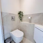Coliving - Private Shower - Bfast & Terrace Dining アパート
