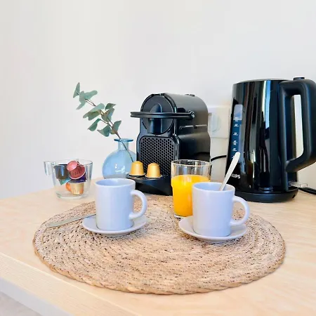 Coliving - Private Shower - Bfast & Terrace Dining カーニュ・シュル・メール