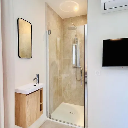 Coliving - Private Shower - Bfast & Terrace Dining
