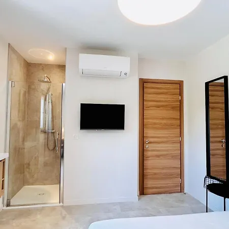 Coliving - Private Shower - Bfast & Terrace Dining * カーニュ・シュル・メール
