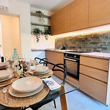 Apartment Coliving - Private Shower - Bfast & Terrace Dining